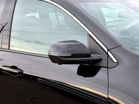 Used 2024 GMC Acadia Elevation image 7