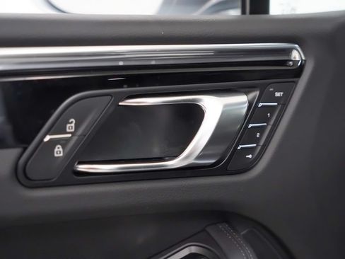 Used 2026 Porsche Macan AWD/4WD image 23