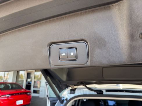 Used 2025 Nissan Rogue SV FWD image 23