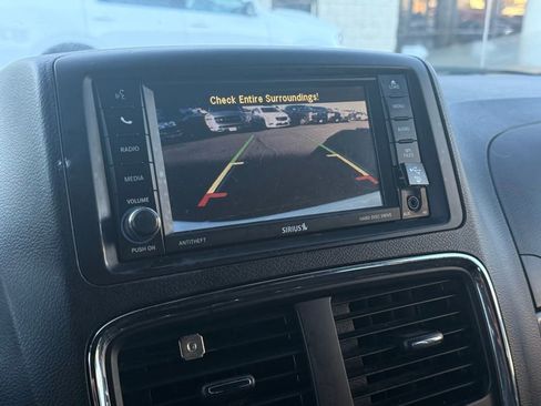 Used 2016 Dodge Grand Caravan SE image 9