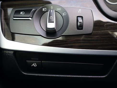 Used 2013 BMW 550i xDrive Sedan image 29