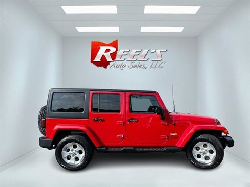 Used 2014 Jeep Wrangler Unlimited Sahara w/ Connectivity Group AWD/4WD image 7