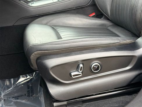 Used 2024 Maserati Grecale GT image 18