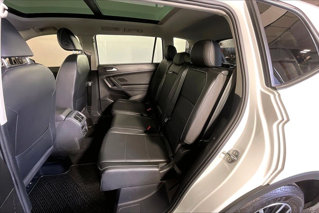Used 2021 Volkswagen Tiguan SE w/ Panoramic Sunroof Package FWD image 32
