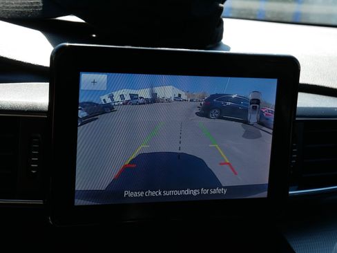 Used 2020 Ford Explorer XLT w/ Equipment Group 202A AWD/4WD image 27