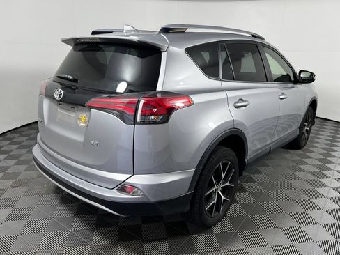 Used 2018 Toyota RAV4 SE w/ Power Extra Value Package FWD image 5