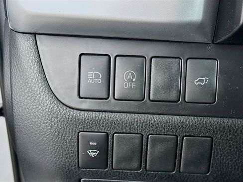 Used 2019 Toyota Highlander XLE FWD image 17