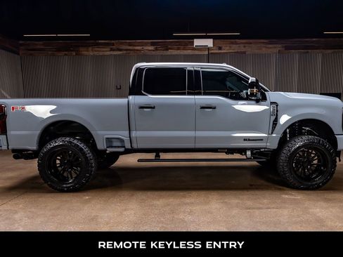 Used 2026 Ford F250 Platinum w/ FX4 Off-Road Package AWD/4WD image 11