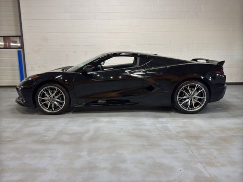 Used 2024 Chevrolet Corvette Stingray Premium Cpe w/ Z51 Performance Package image 2