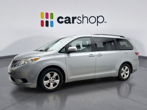 Used 2015 Toyota Sienna LE FWD image 1