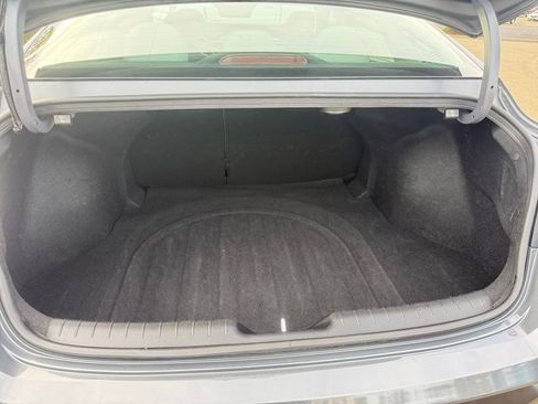 Used 2025 Hyundai Elantra Limited image 31