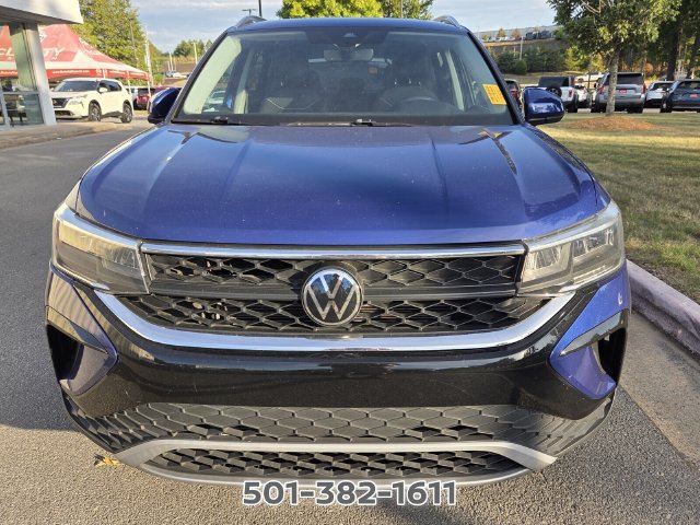 Used 2023 Volkswagen Taos SE w/ Panoramic Sunroof Package FWD image 7