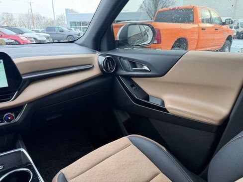 Used 2025 Chevrolet Equinox ACTIV image 19