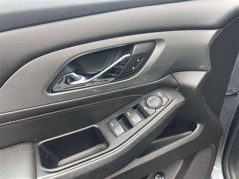 Used 2019 Chevrolet Traverse LT w/ LT Premium Package image 18