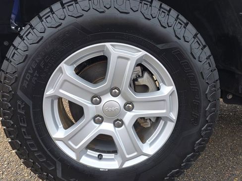 Used 2018 Jeep Wrangler Unlimited Sport S AWD/4WD image 9