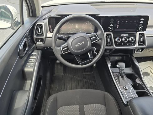 Used 2023 Kia Sorento LX AWD/4WD image 11