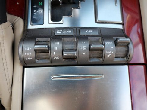 Used 2008 Lexus LX 570 4WD w/ Technology Pkg image 21