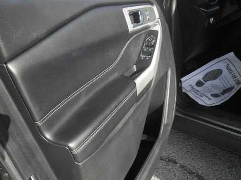 Certified 2022 Ford Explorer XLT w/ Equipment Group 202A image 15