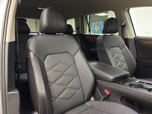 Used 2024 Volkswagen Atlas SE image 12