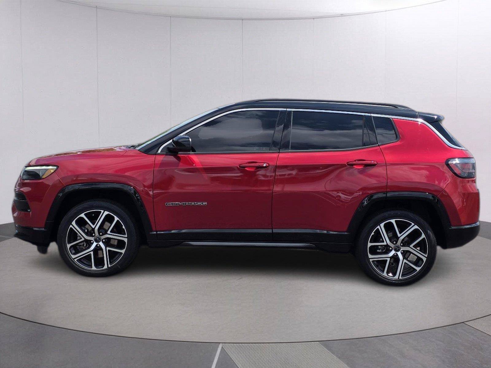 Used 2025 Jeep Grand Cherokee Altitude AWD/4WD image 7