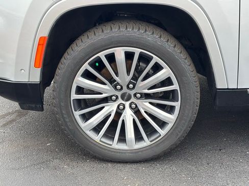 Used 2022 Jeep Grand Wagoneer Series III w/ Rear Seat Video Group 1 image 9