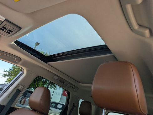Certified 2024 Nissan Pathfinder Platinum w/ Black Appearance Package FWD image 28