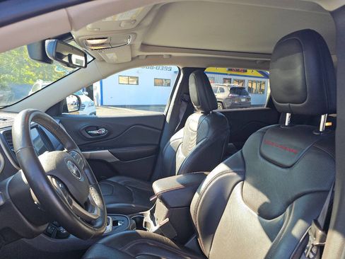 Used 2017 Jeep Cherokee Trailhawk image 14