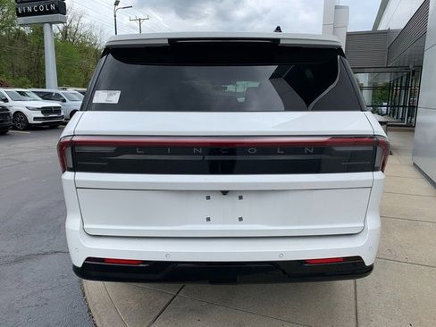 New 2026 Lincoln Navigator L Reserve AWD/4WD image 11