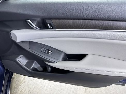 Used 2019 Honda Accord EX image 9