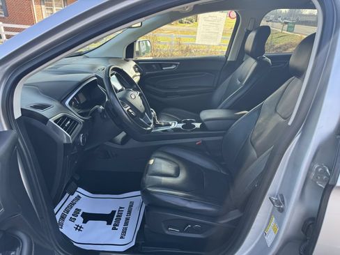 Used 2017 Ford Edge Titanium w/ Technology Package FWD image 8