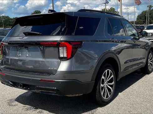 Used 2025 Ford Explorer ST-Line AWD/4WD image 6
