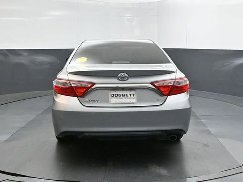 Used 2017 Toyota Camry SE w/ Moonroof Package image 8