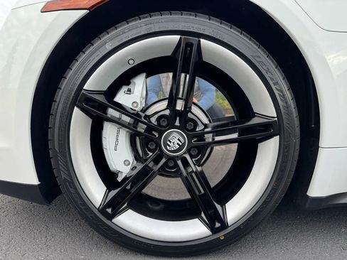 Used 2022 Porsche Taycan image 16