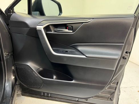 Used 2022 Toyota RAV4 XLE image 29