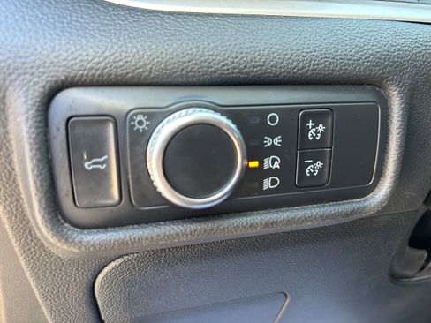 Used 2020 Ford Explorer XLT image 13