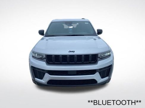 New 2026 Jeep Grand Cherokee Altitude image 9