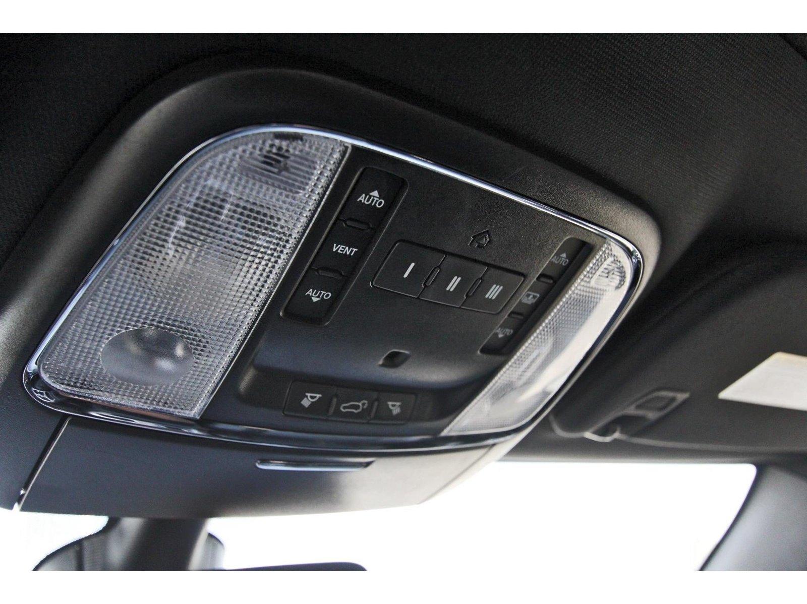 Used 2017 Jeep Grand Cherokee Overland RWD image 14
