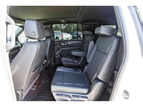Used 2023 GMC Yukon XL Denali image 10