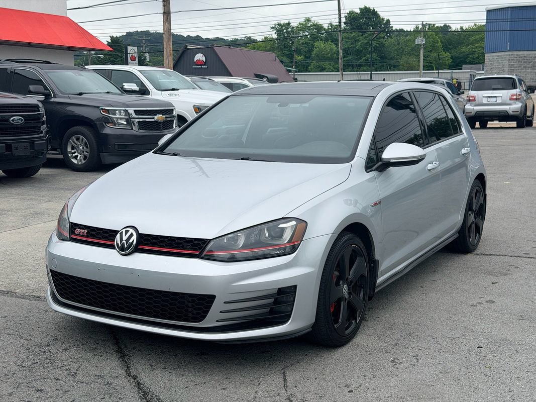 Used 2017 Volkswagen GTI SE FWD image 10