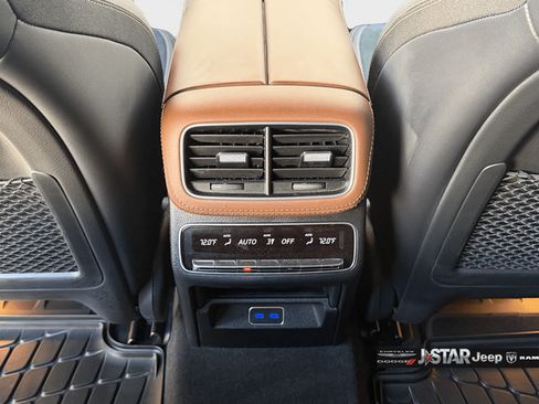 Used 2024 Mercedes-Benz GLS 63 AMG 4MATIC image 30