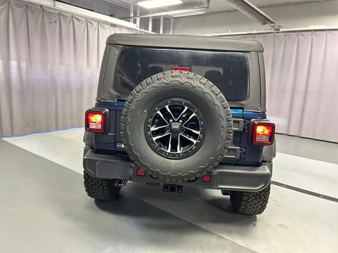 Used 2025 Jeep Wrangler Sport AWD/4WD image 6