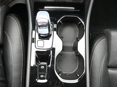 Used 2024 Volvo XC40 B5 Plus w/ Climate Package AWD/4WD image 11