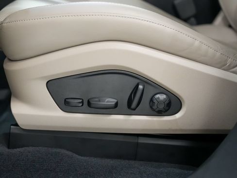 Used 2025 Porsche Macan 4S Electric AWD/4WD image 24