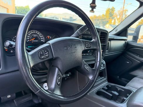 Used 2007 GMC Sierra 2500 SLE w/ Heavy-Duty Power Package RWD image 11