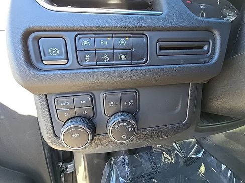 Used 2023 Chevrolet Suburban Z71 w/ Luxury Package image 41