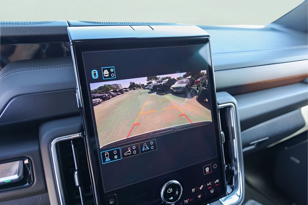Used 2026 GMC Yukon Denali w/ Sun & Power Step Package AWD/4WD image 20
