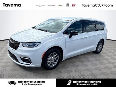 New 2026 Chrysler Pacifica Select