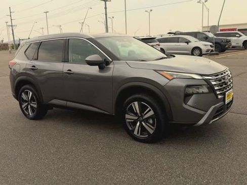 Used 2026 Nissan Rogue SL AWD/4WD image 2