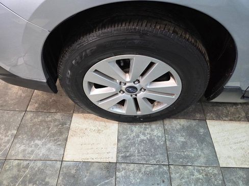 Used 2019 Subaru Outback 2.5i Premium image 7