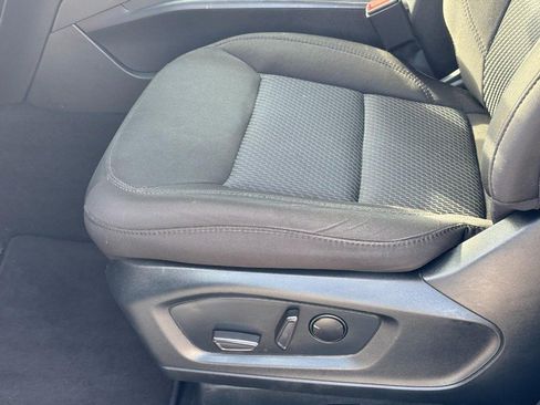 Used 2024 Ford Explorer XLT AWD/4WD image 18